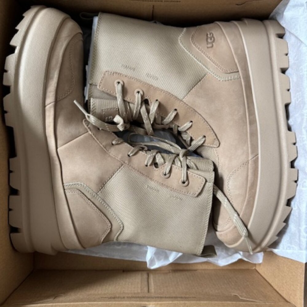 "The Ugg Lug"  Women's Ugg Boot, Size 9 (women), Color Sand